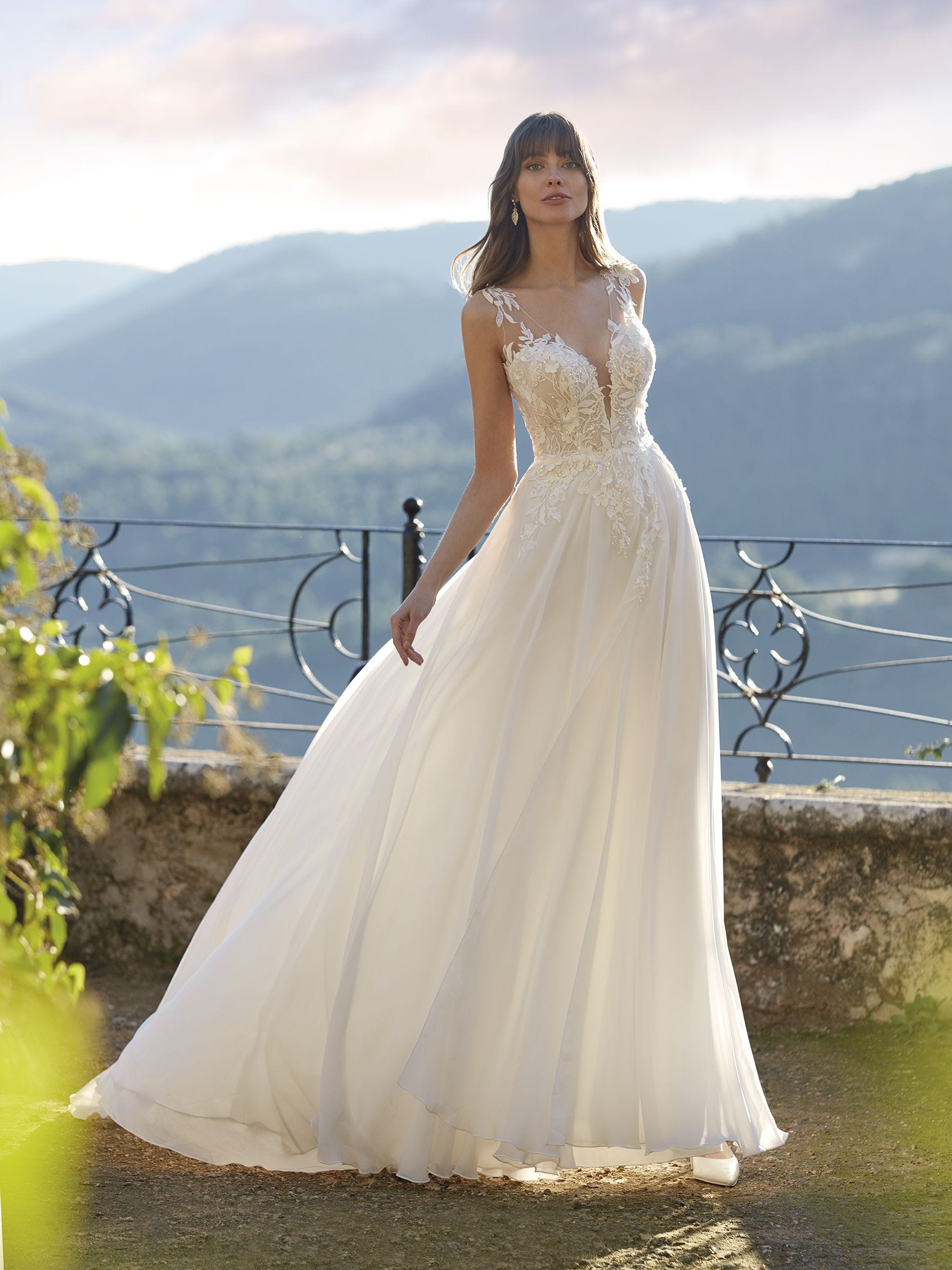 V neck hotsell flowy wedding dress