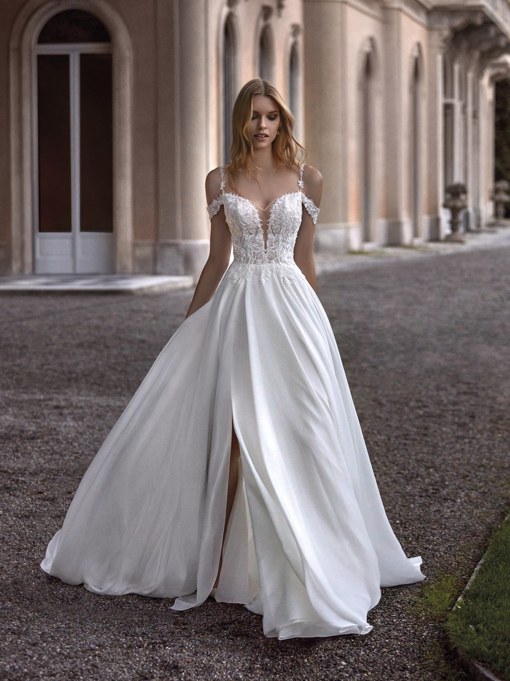 Robe de mariée discount fluide et dentelle