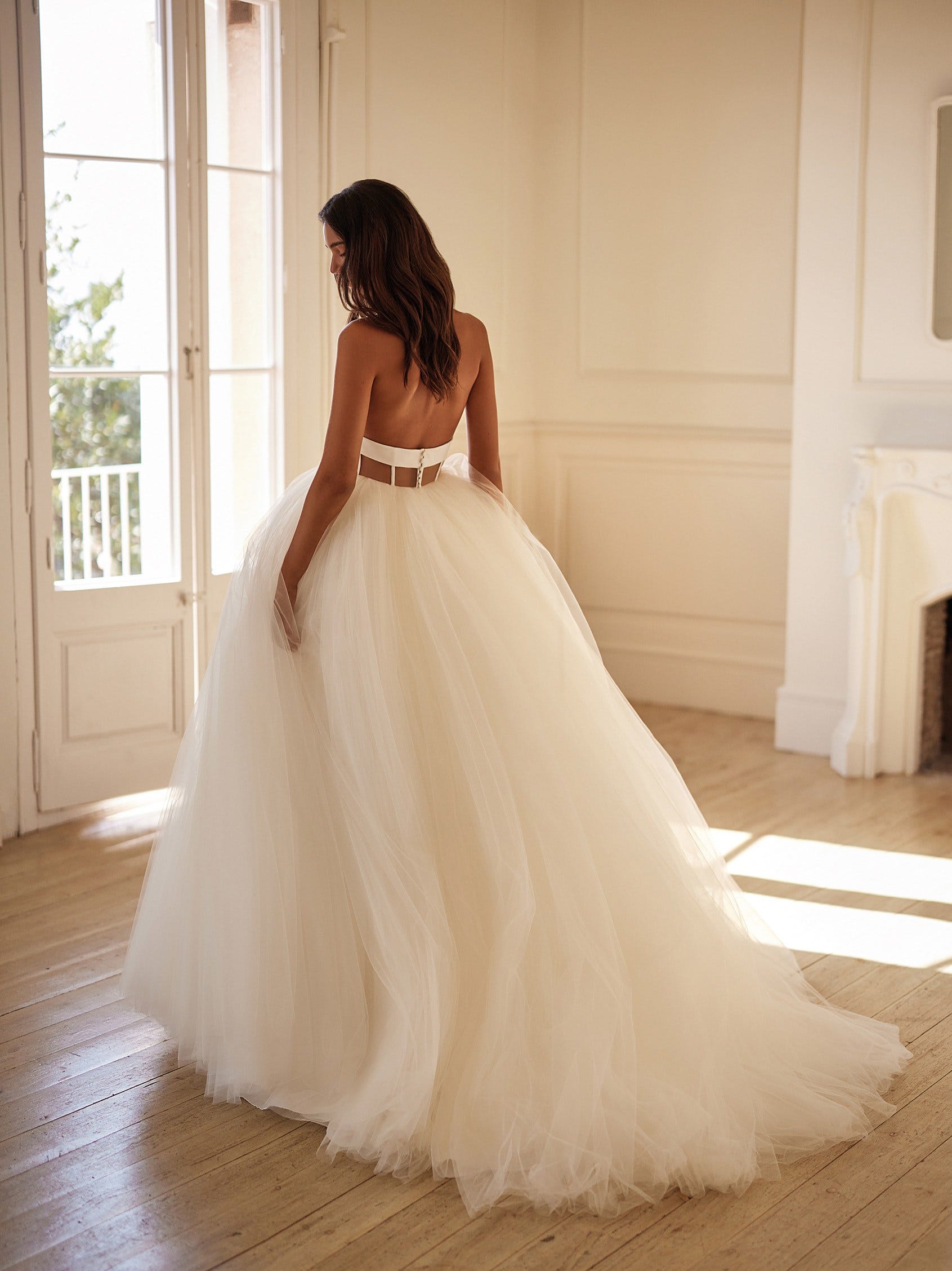 Strapless tulle best sale wedding dress