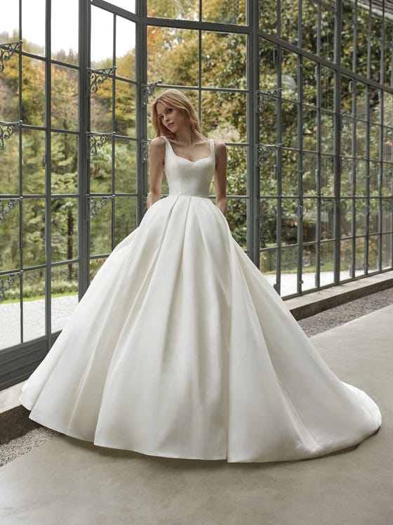 Discover the New Capsule Collection dedicated to brides who dream of a  timeless look!