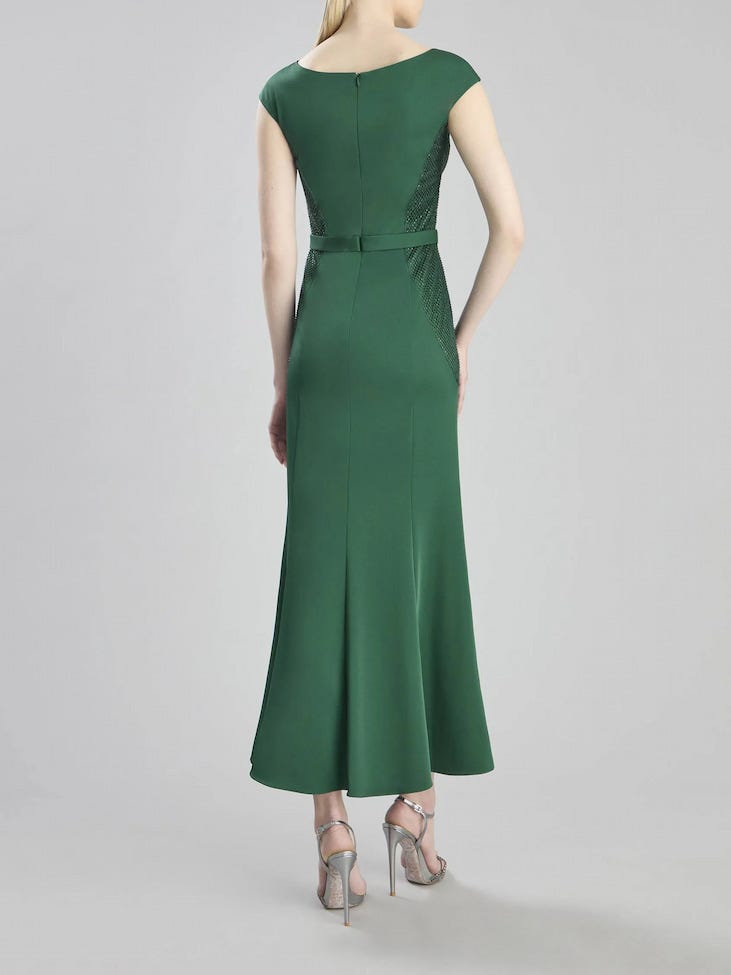 Vestido verde midi de manga corta para madrinas elegantes y sencillas
